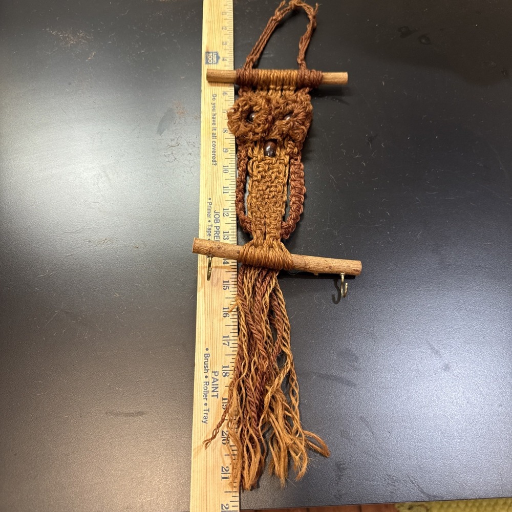 Vintage Owl Key Holder 1970's Boho Macrame Wall Hanging Decor Driftwood 21" - Picture 8 of 9